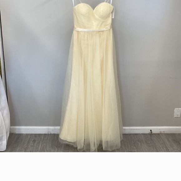 Elegant Cream Evening Gown - Picture 2 of 6